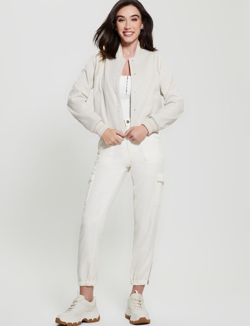 سترة بومبر  بشعار الماركة في الخلف