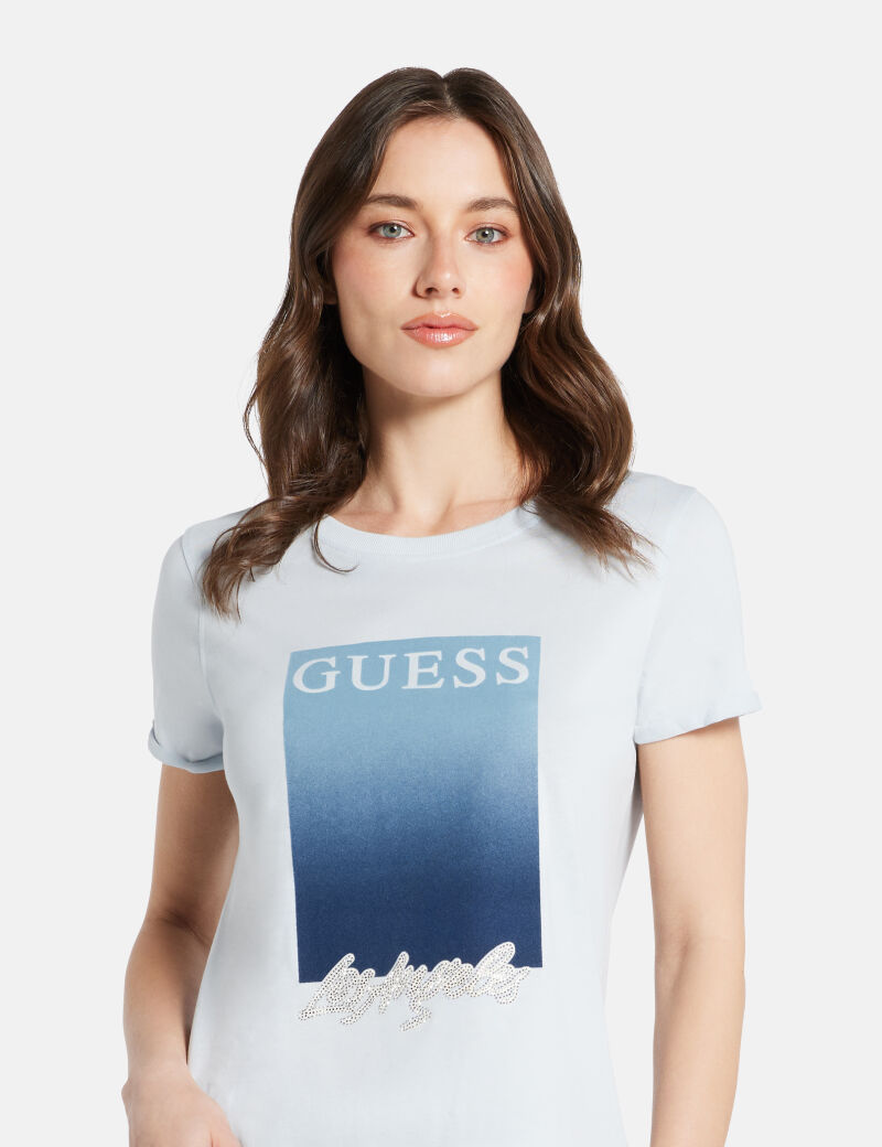 Front logo t-shirt