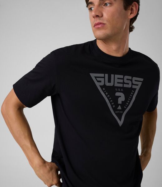 guess triangle logo t shirt