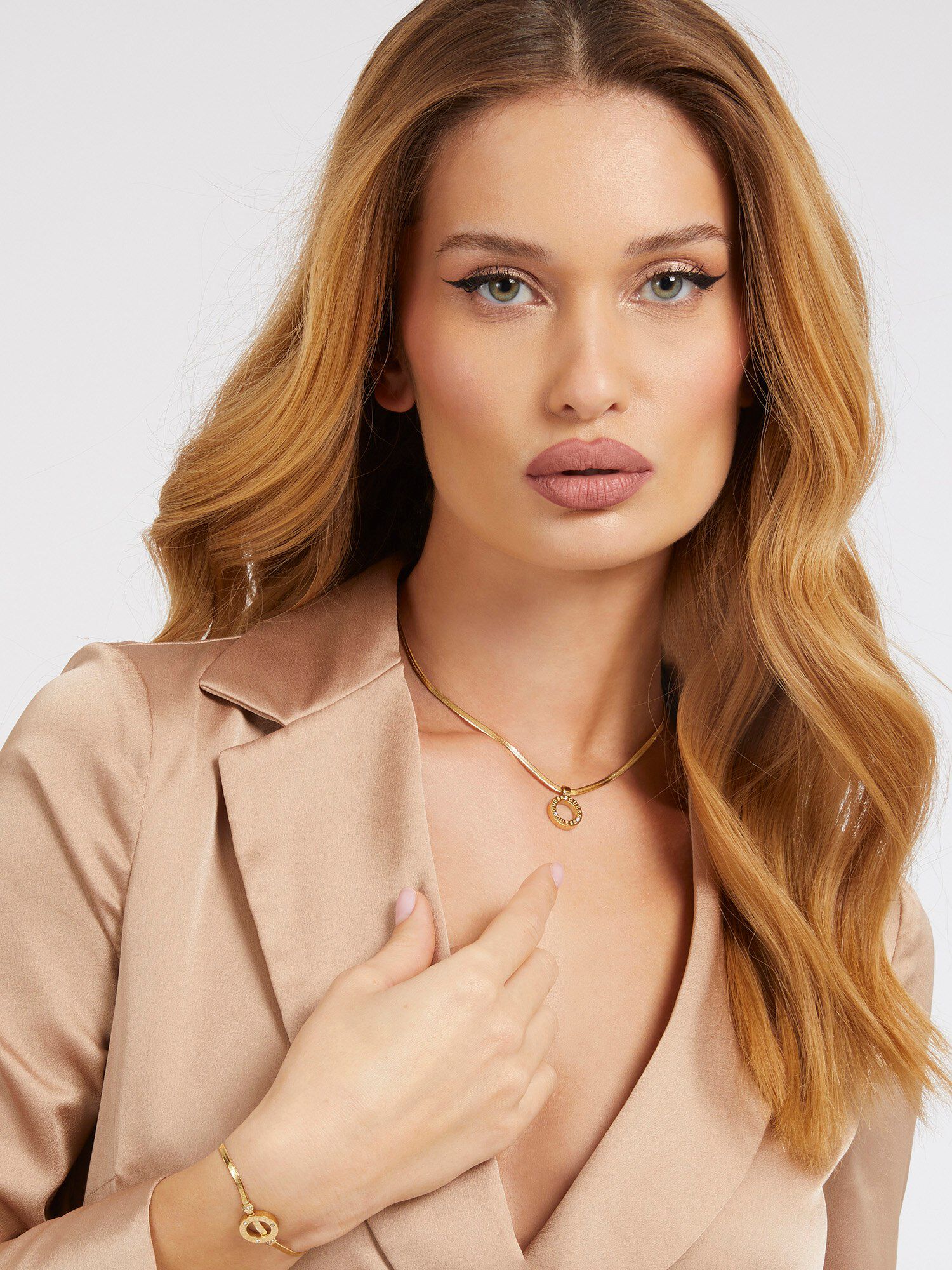 Guess necklace circle shop