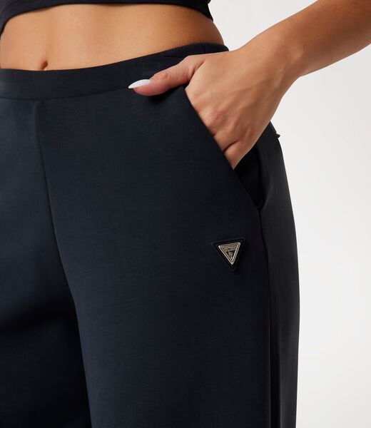 بنطال واسع الساق متوسط ​​الارتفاع