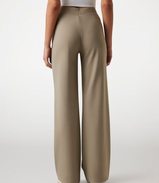 بنطال رياضي من النايلون بقصة واسعة