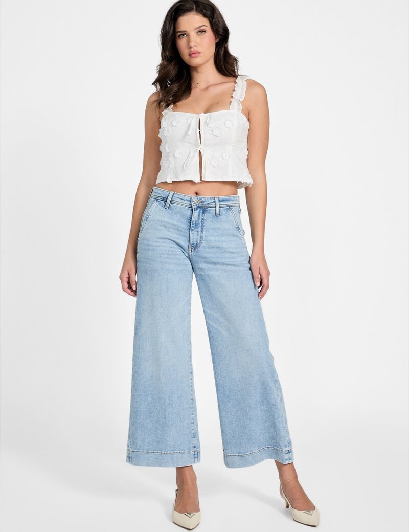 بلوزة دانتيل مقصوصة