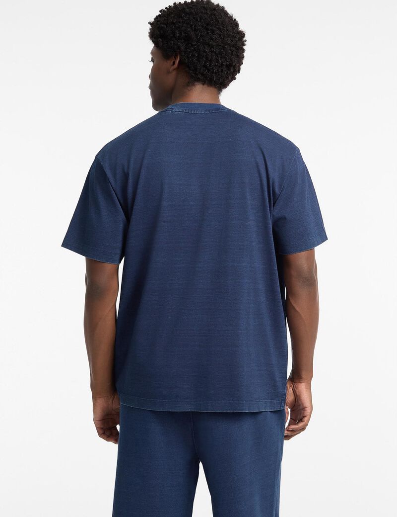 قميص كبير الحجم