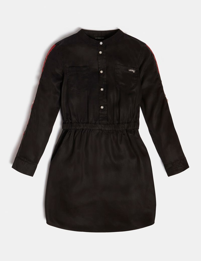 فستان مع جيوب من الأمام