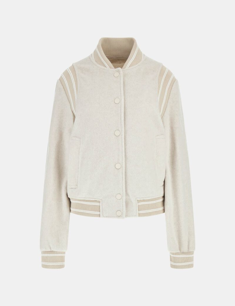 سترة بومبر  بشعار الماركة في الخلف