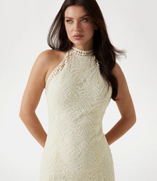 فستان طويل ضيق من الدانتيل