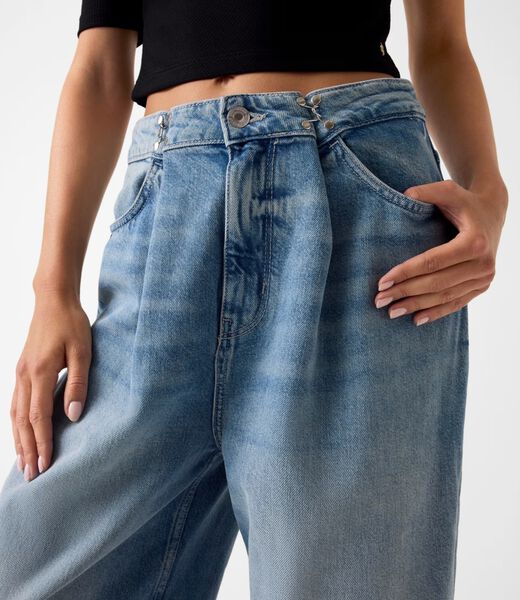 Wide-leg relaxed jeans