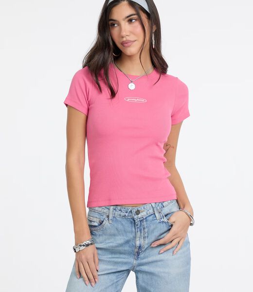 قميص داخلي مطرز ضيق