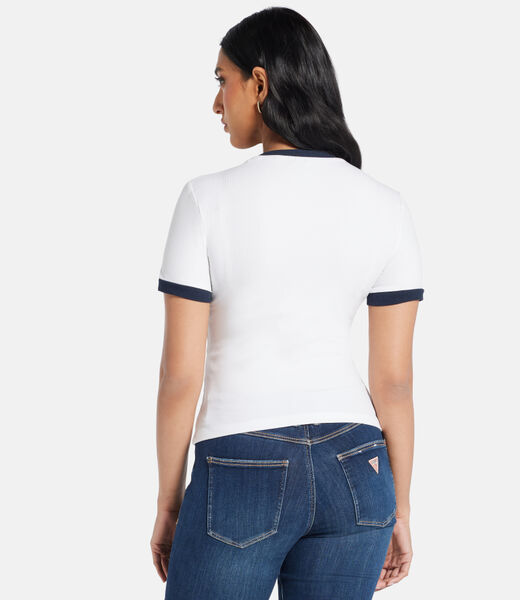 تيشيرت سادة بشعار الماركة