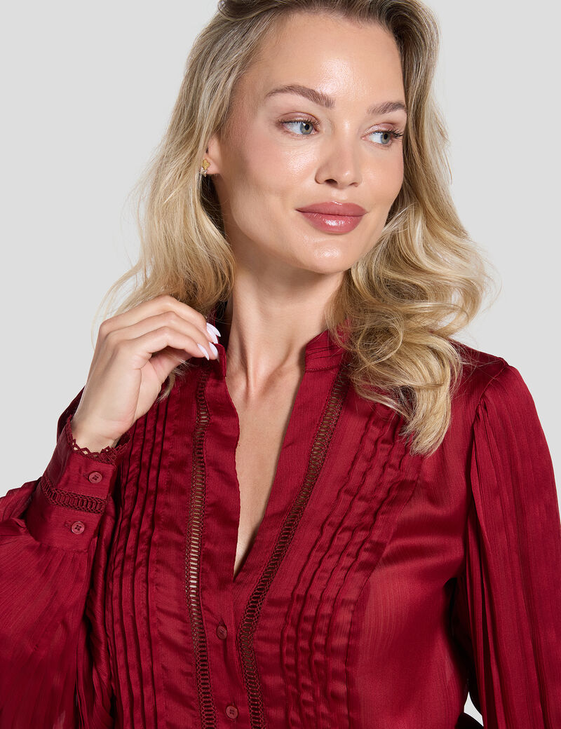 قميص شيفون بفتحة رقبة على شكل حرف V