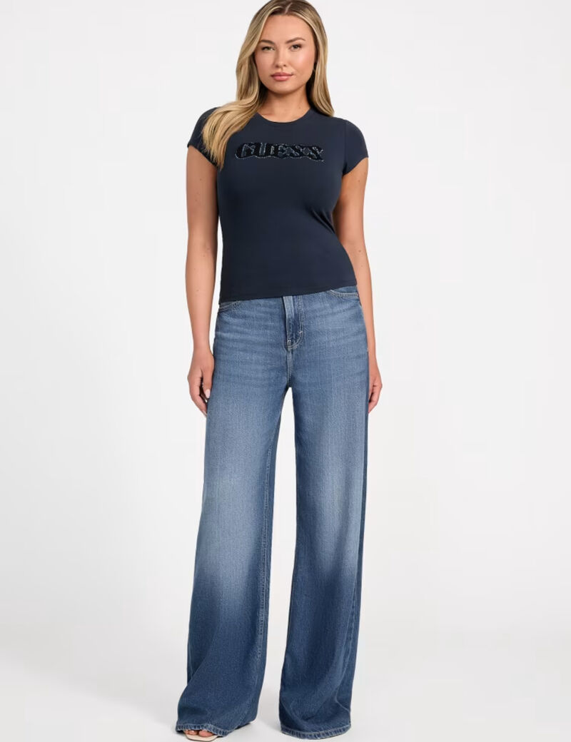 تي شيرت بشعار أمامي