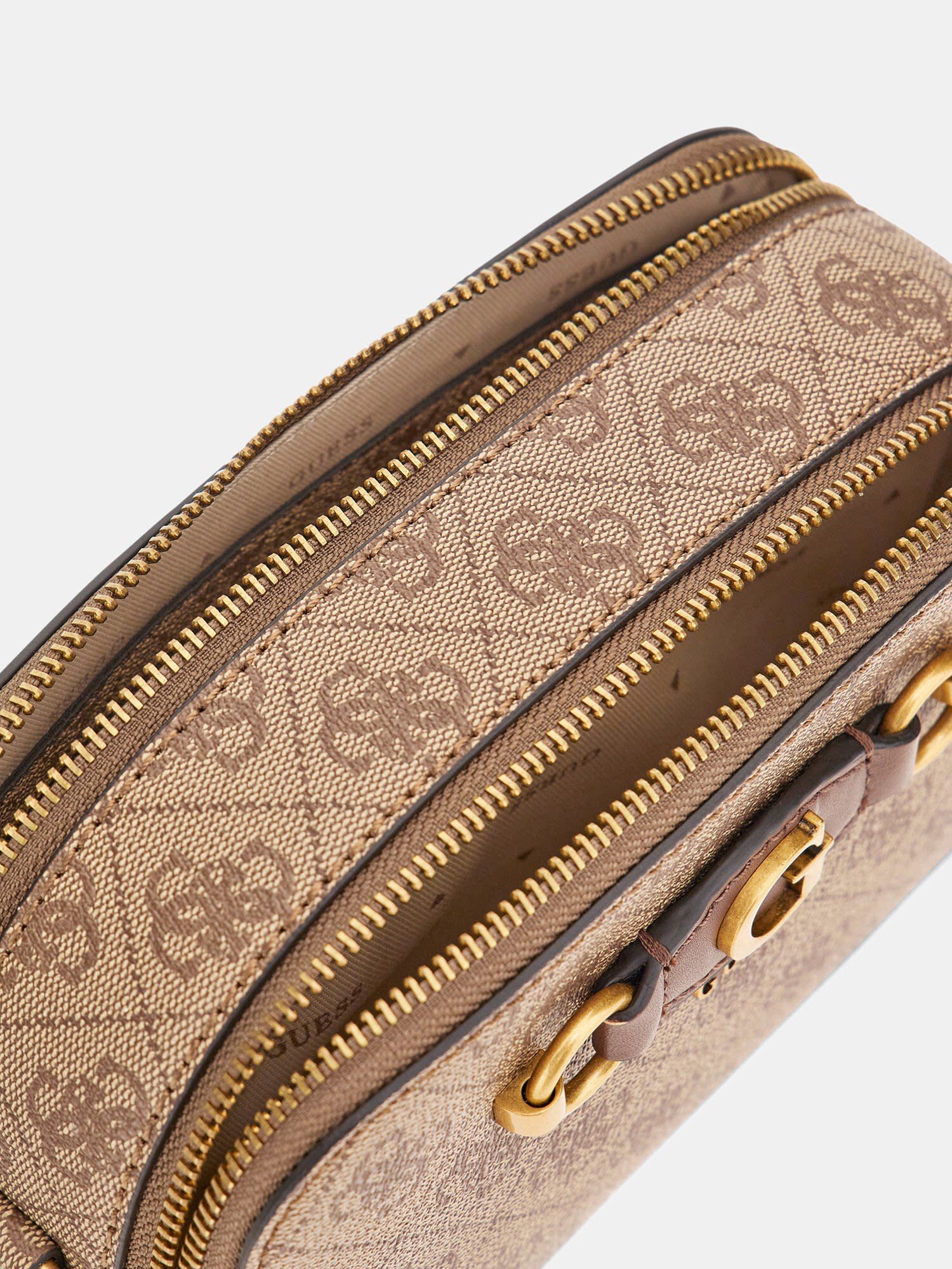【ブラウン(LGW)】GUESS ショルダーバッグ (W)IZZY Camera Bag IZZY Camera Bag ショルダーバッグ レディース | GUESS(ゲス) JAPAN