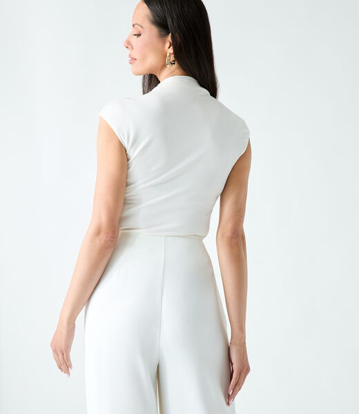 Sleeveless solid top