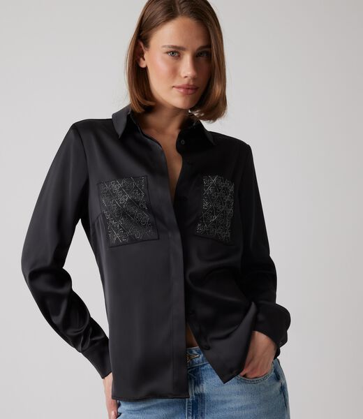 قميص بمقاس عادي