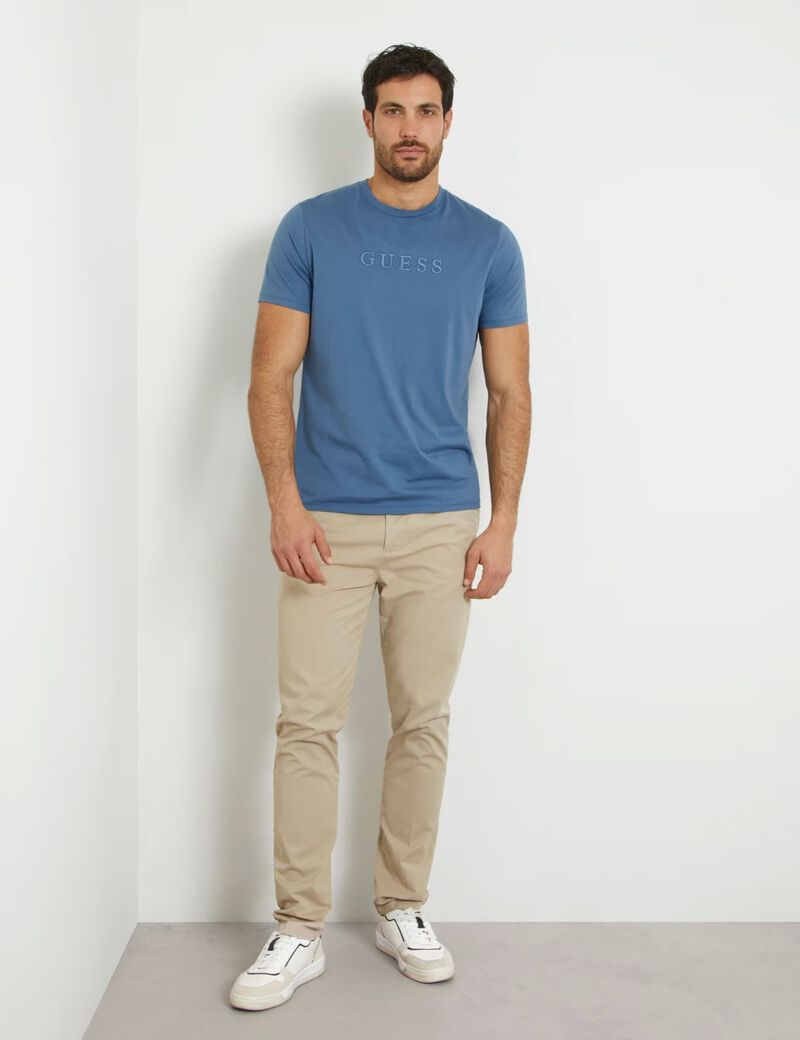 تيشيرت مطرز بالشعار