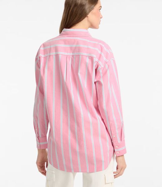 قميص مخطط مطرز بشعار الماركة