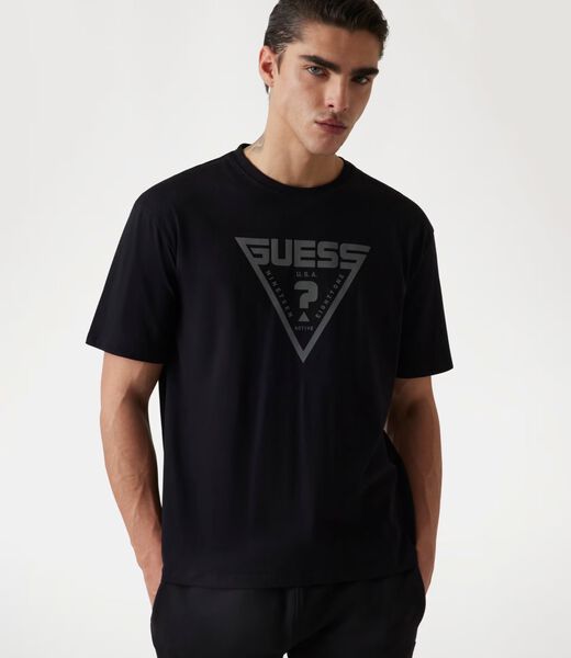 تي شيرت بشعار مثلث