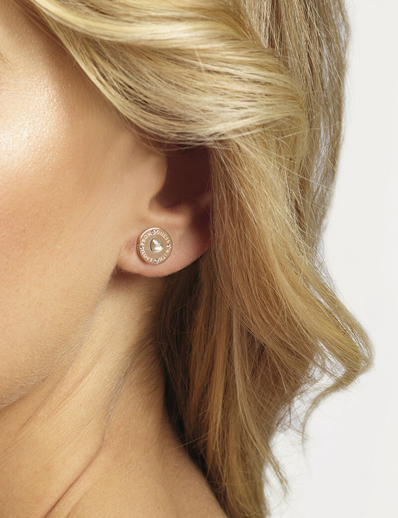 "من تخمين الحب" أقراط