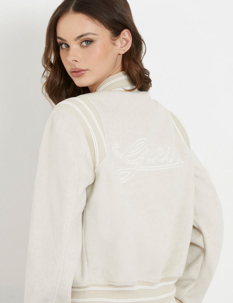 سترة بومبر  بشعار الماركة في الخلف