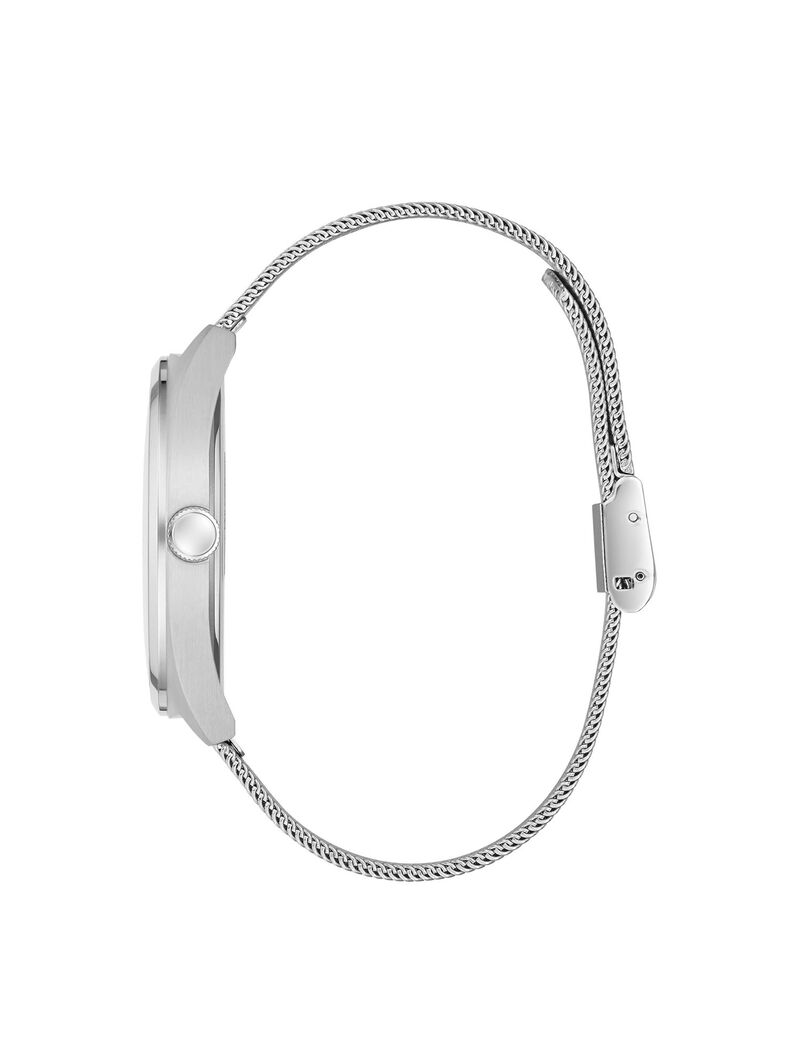 ساعة يد فضية اللون ذات سوار شبكي