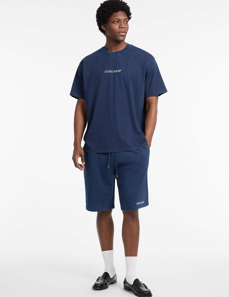 قميص كبير الحجم