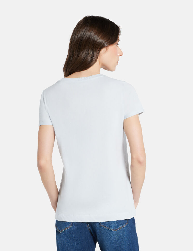Front logo t-shirt
