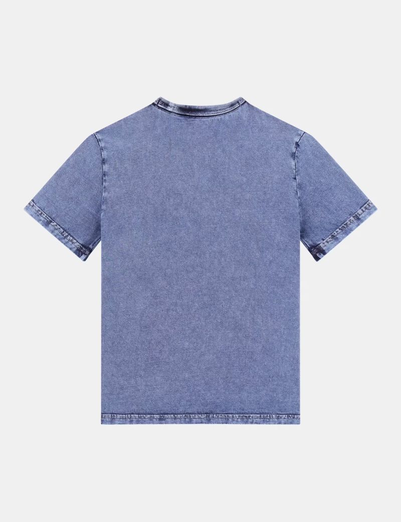 تي شيرت مطرز بالشعار