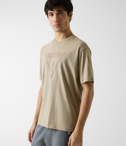 تي شيرت بشعار مثلث