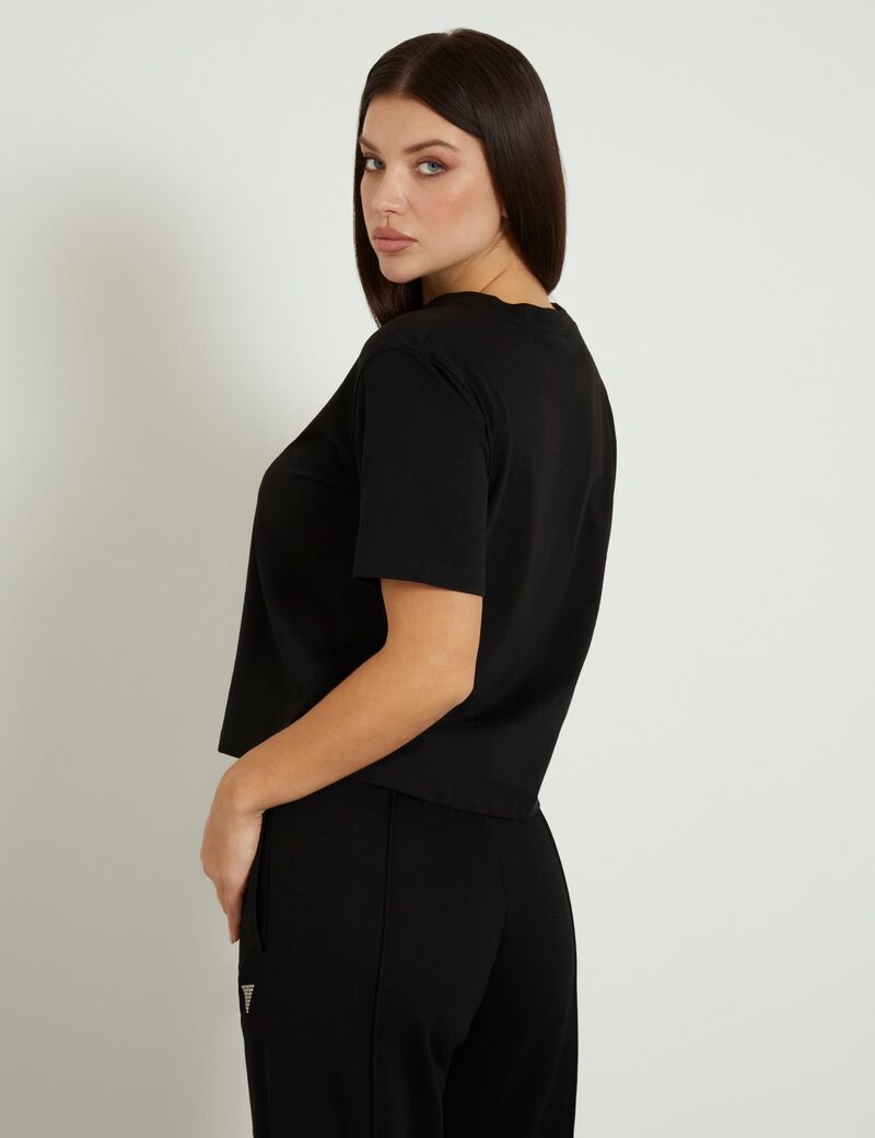 تيشيرت بشعار أمامي