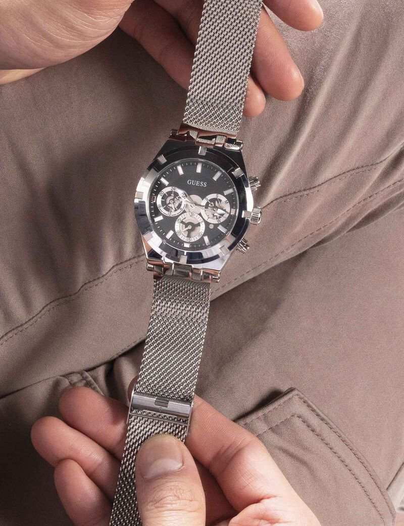 ساعة أنالوج متعددة الوظائف