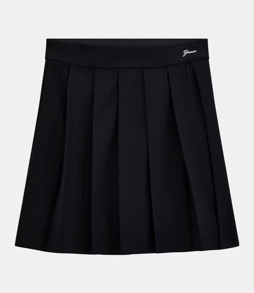 تنورة قصيرة مطوية