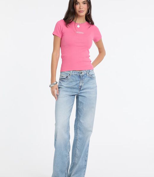 قميص داخلي مطرز ضيق