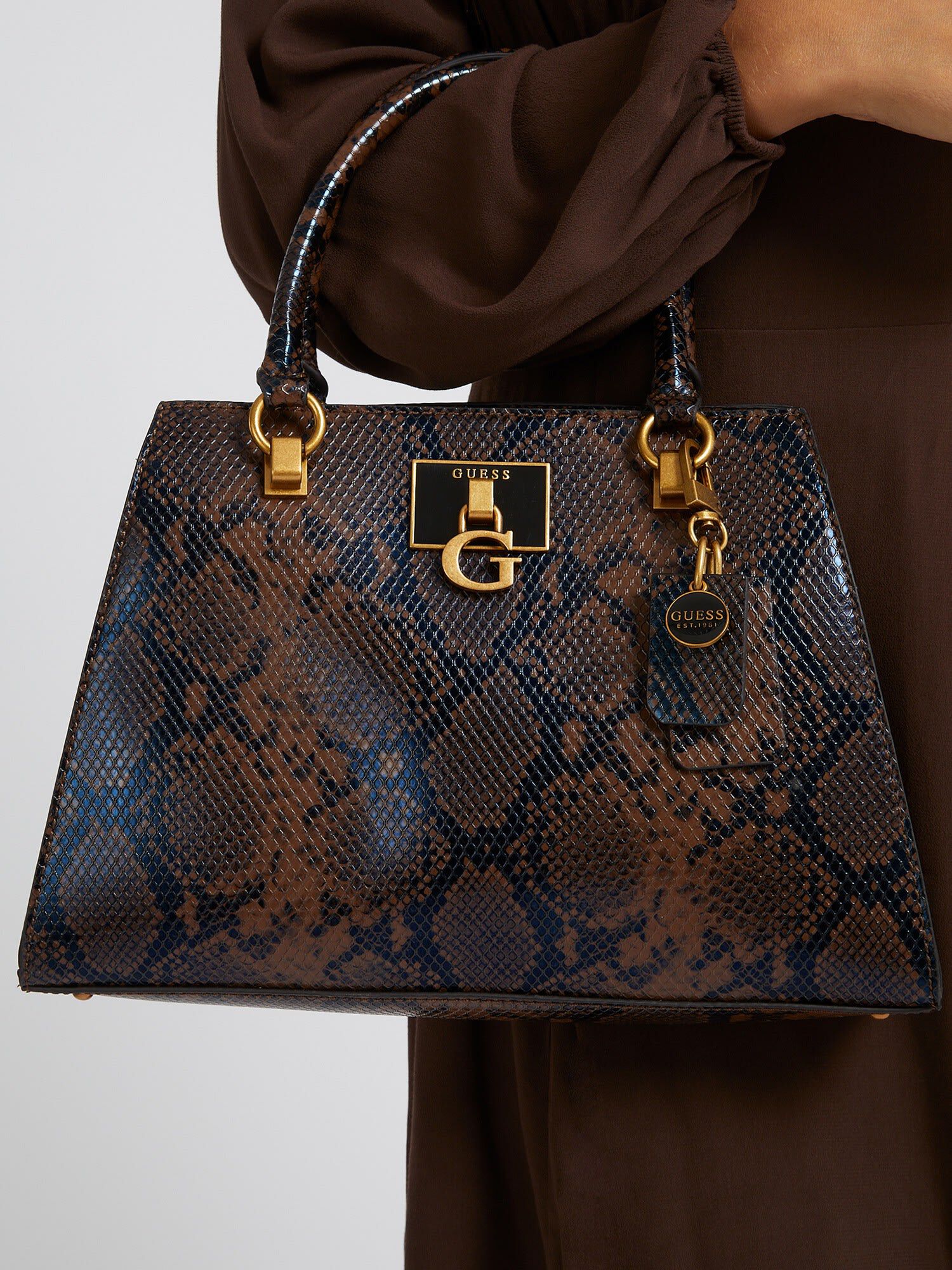 Guess stephi deals girlfriend satchel