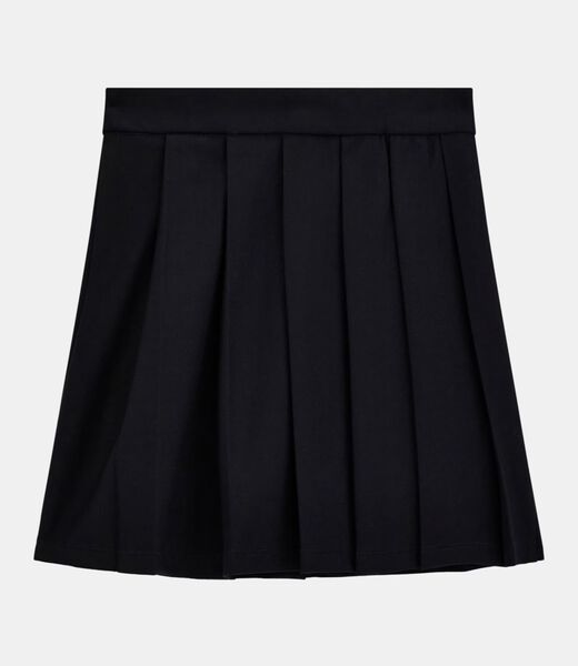 تنورة قصيرة مطوية