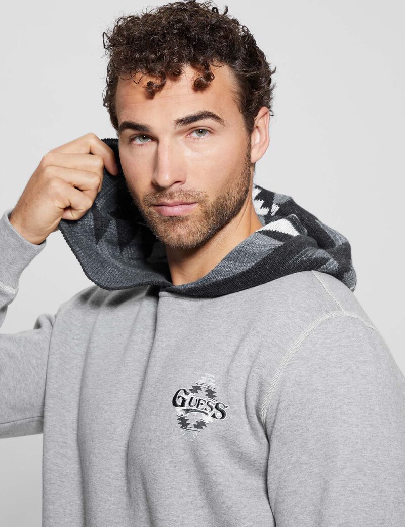 Contrasting color hood sweatshirt