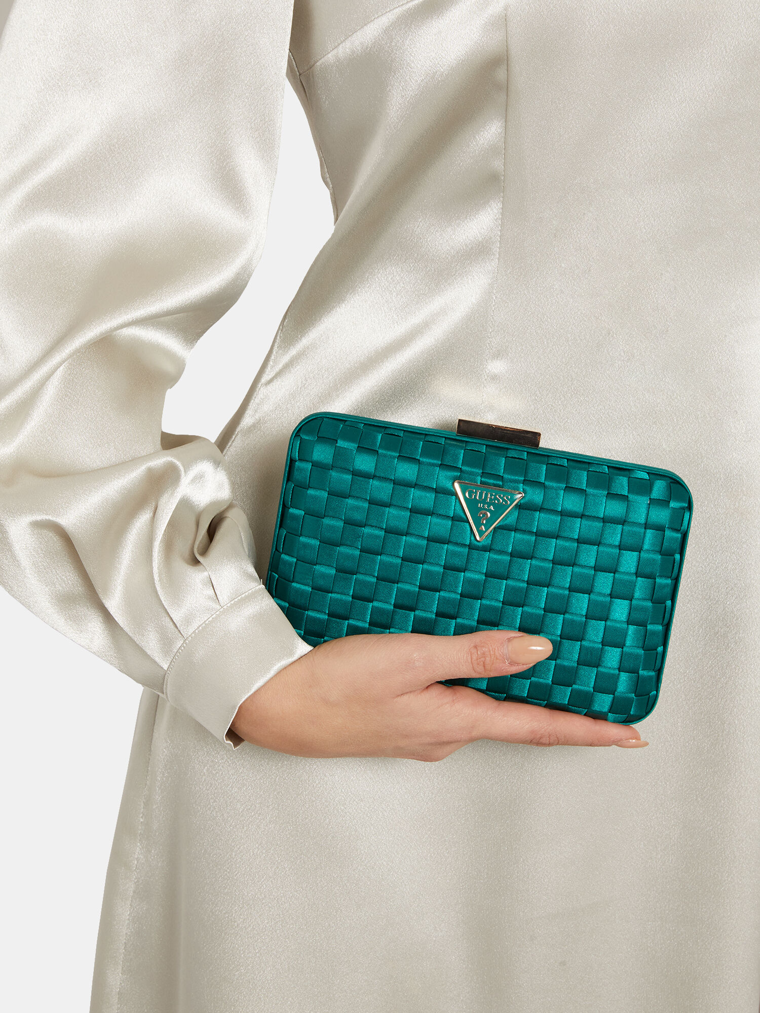 Guess clutches top