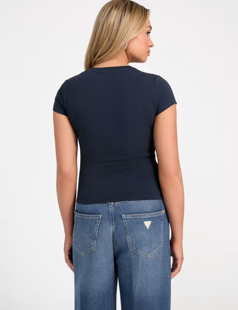 تي شيرت بشعار أمامي