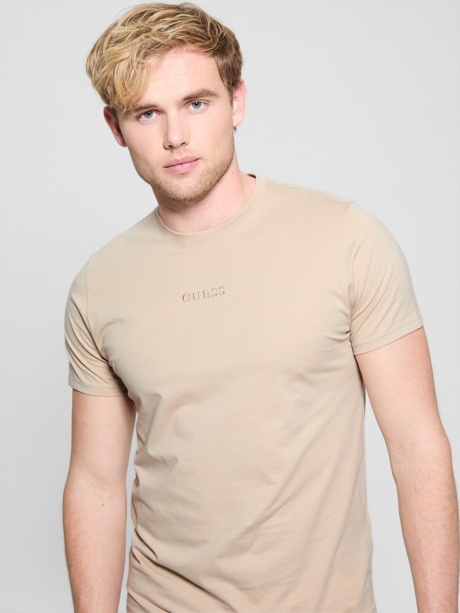 ゲス メンズ Tシャツ トップス Men's Embroidered Logo T-shirt ゲス メンズ Tシャツ トップス Men\u0027s Embroidered Logo T-shirt