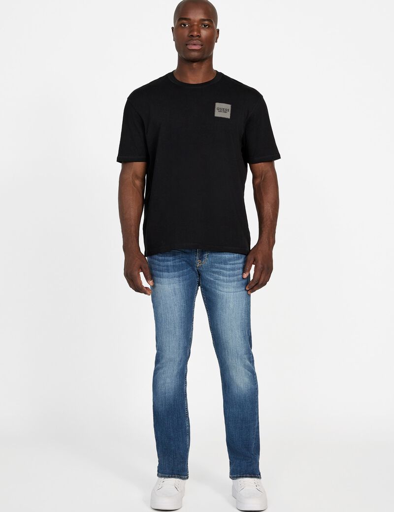 تي شيرت بمقاس كبير