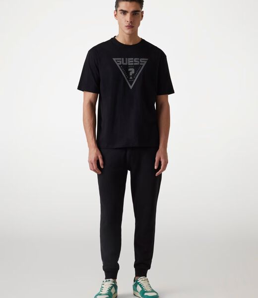 تي شيرت بشعار مثلث