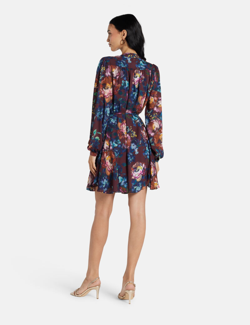 Flowing flounced dress