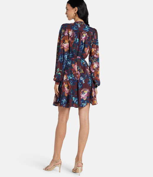 Flowing flounced dress