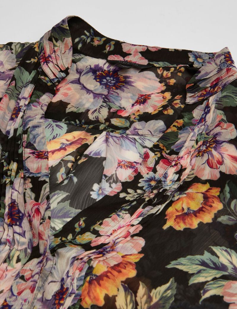 بلوزة بطبعة الزهور