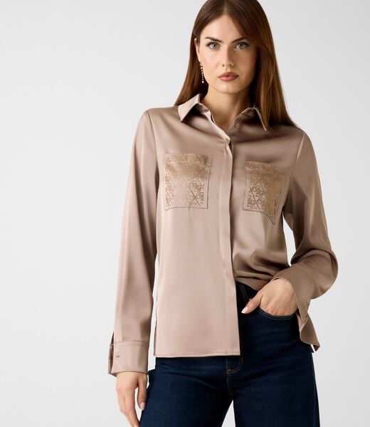 قميص بمقاس عادي