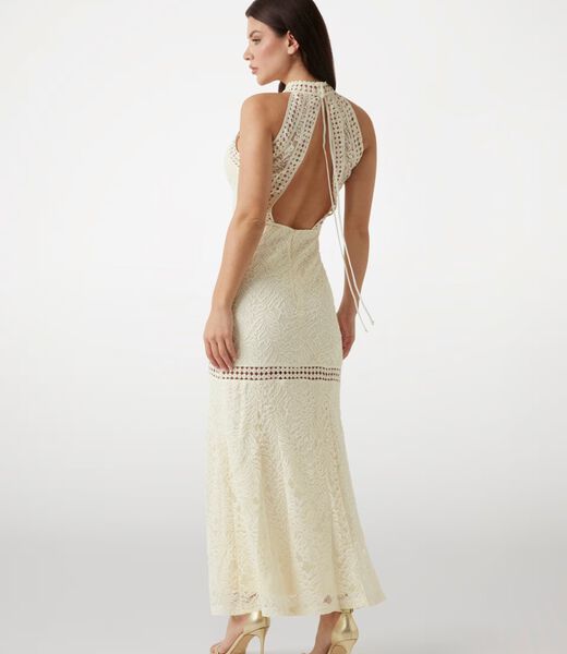 فستان طويل ضيق من الدانتيل