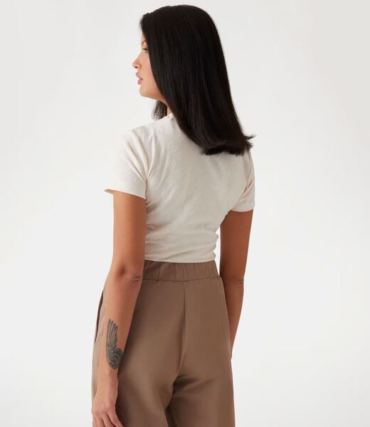 تيشيرت بطبعة شعار 4G والفاوانيا