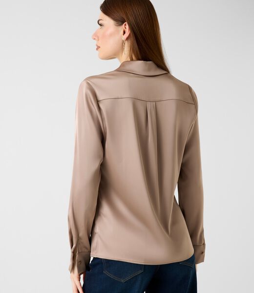 قميص بمقاس عادي