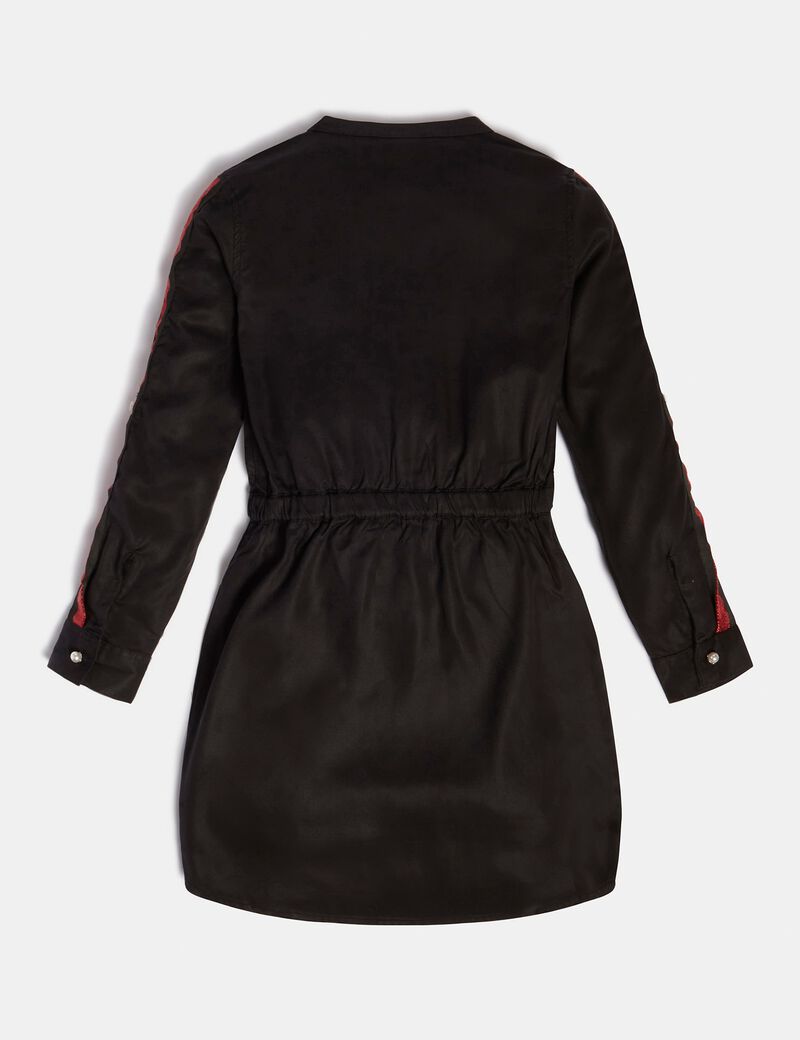 فستان مع جيوب من الأمام