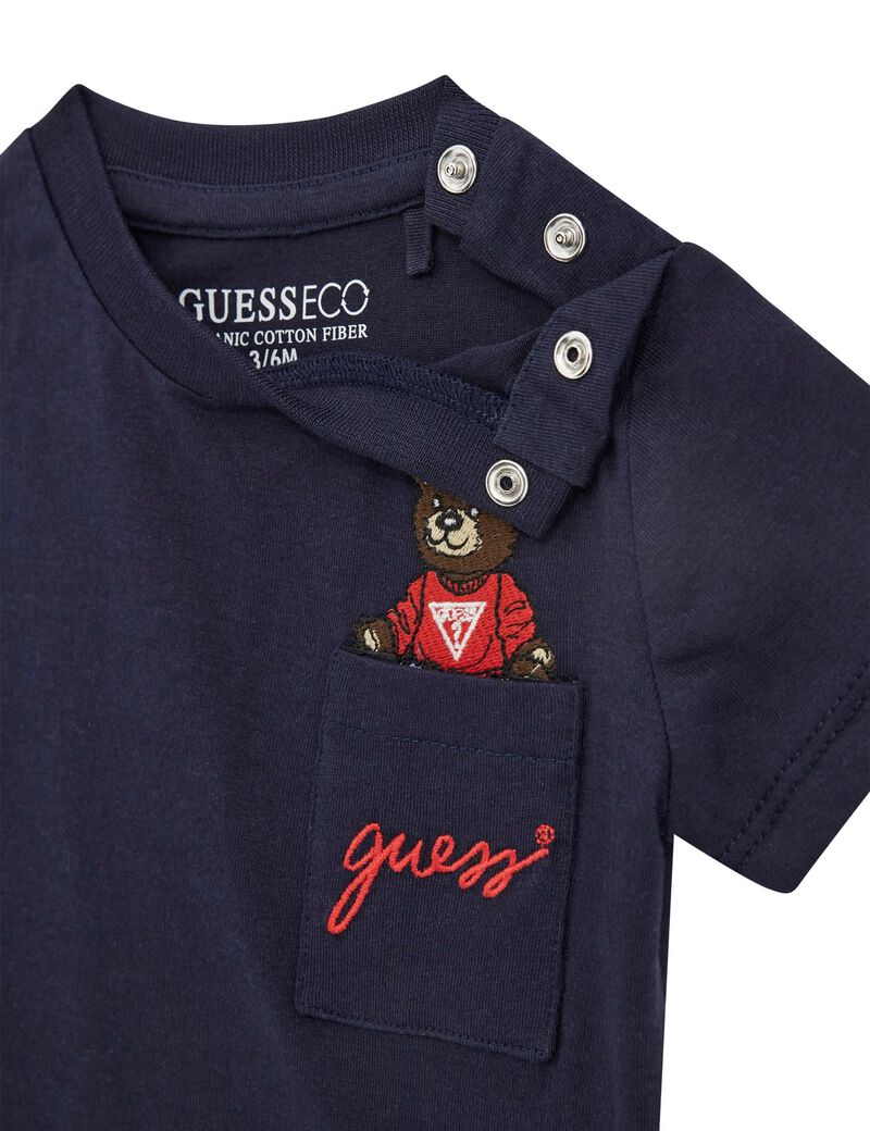 تي شيرت جيب مطرز